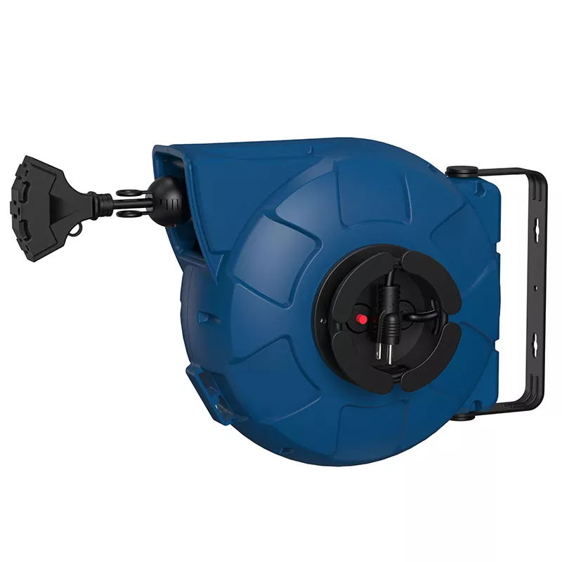 Retractable cord reel